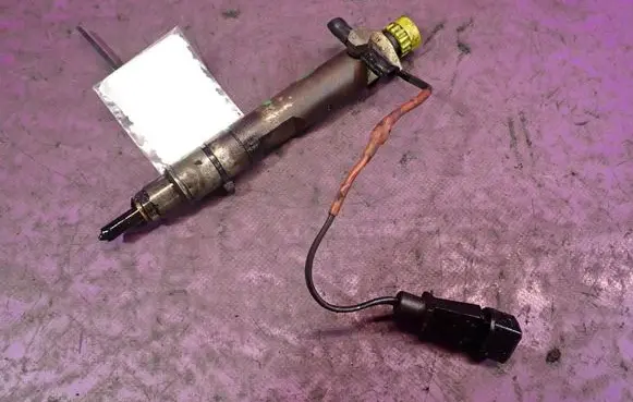 Seat Toledo II (1M) Fuel injector 