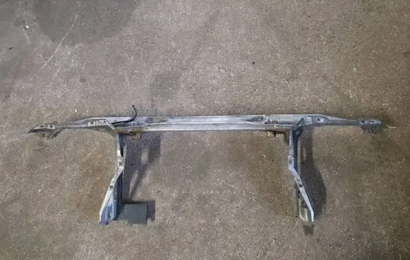 BMW 5 E34 Radiator support slam panel