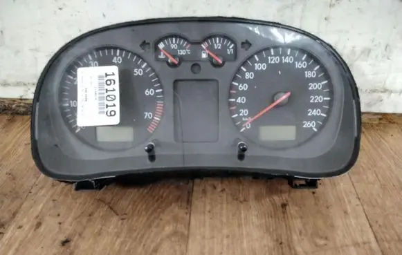 Volkswagen PASSAT B5 Speedometer (instrument cluster) 1J0919880BX