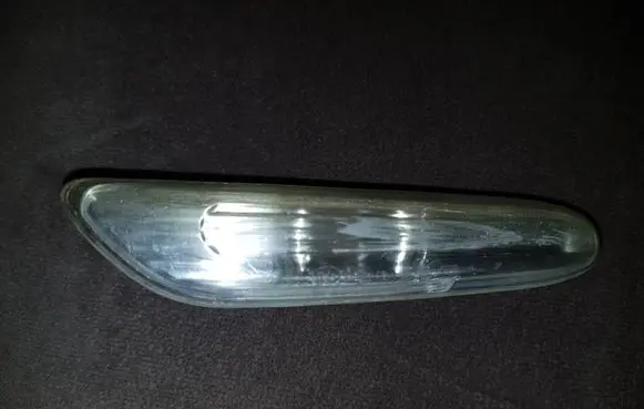 Front fender indicator light