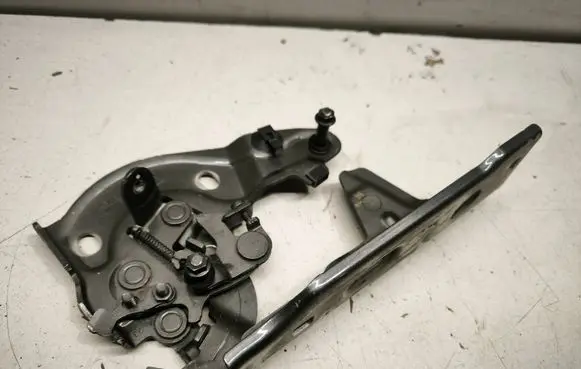 Porsche Cayenne (9Y0 9Y3) Engine bonnet/hood hinges 9Y0823302D