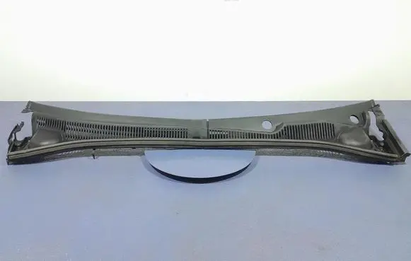 Suzuki SX4 Wiper trim 7233179J1