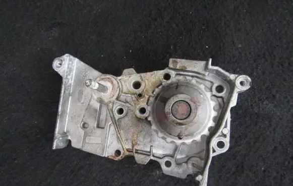 Renault Megane I Water pump