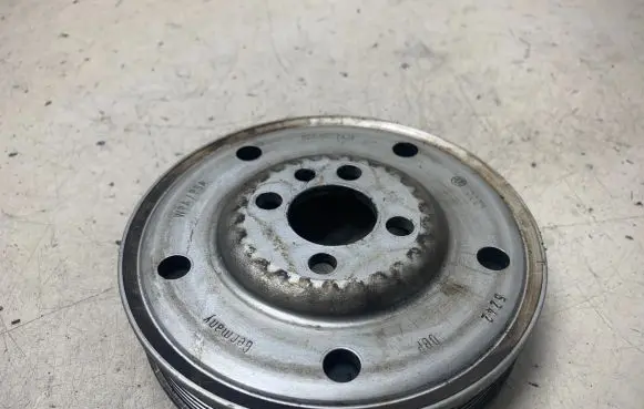 Audi A4 S4 B6 8E 8H Crankshaft pulley 06B105243F