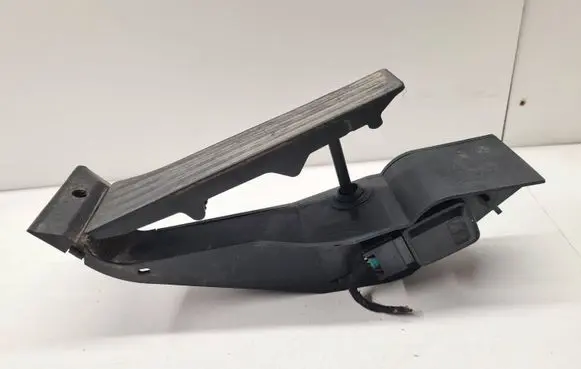 BMW X3 E83 Accelerator throttle pedal 6772645