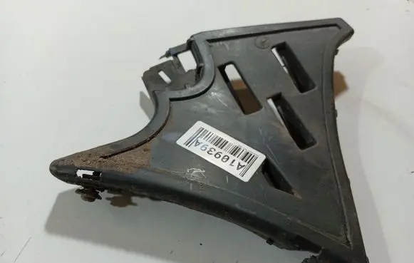 Volkswagen Polo IV 9N3 Rear bumper mounting bracket 6q6807378