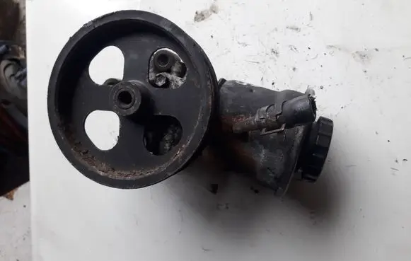 Toyota Corolla Verso E121 Power steering pump