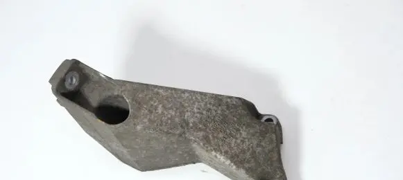 Audi A4 S4 B7 8E 8H Engine mounting bracket 8E0199307A