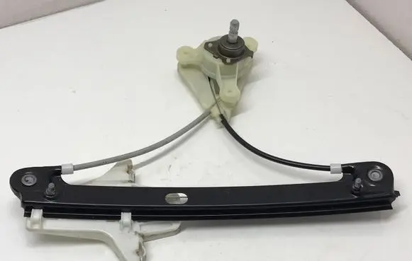 Rear door manual window regulator
