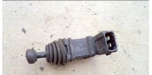 Volkswagen Golf III Headlight level adjustment motor 