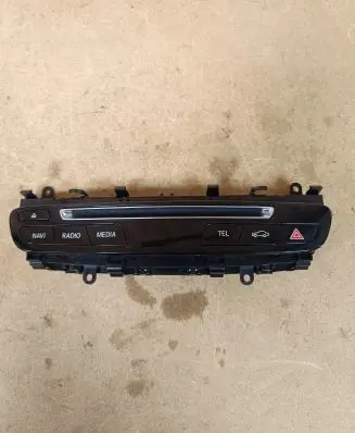 Head unit multimedia control