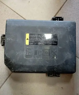 Chevrolet Volt II Fuse box cover 23327417