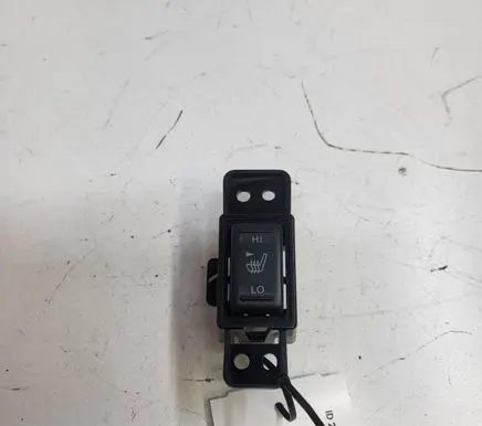 Nissan Leaf I (ZE0) Seat heating switch 689TB3NF0A