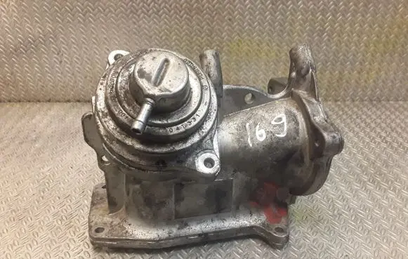 Mercedes-Benz A W169 EGR valve 6401401160 A6401401160