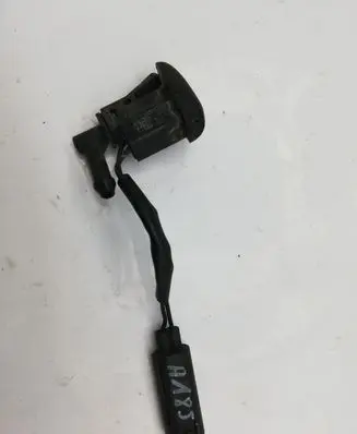 BMW 1 E81 E87 Windshield washer spray nozzle 61667110851 7110851
