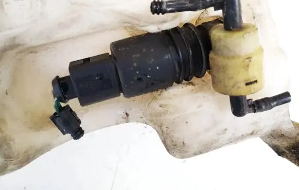 Skoda Octavia Mk1 (1U) Windscreen/windshield washer pump
