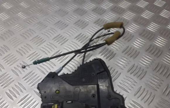 Toyota Corolla E140 E150 Front door lock