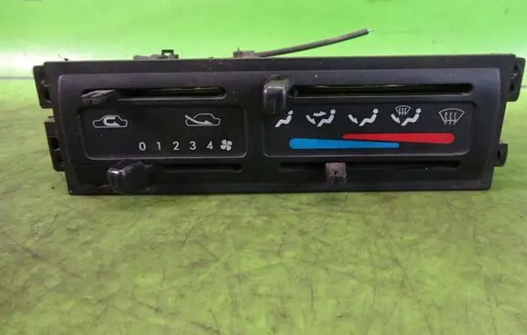 Nissan Serena Climate control unit