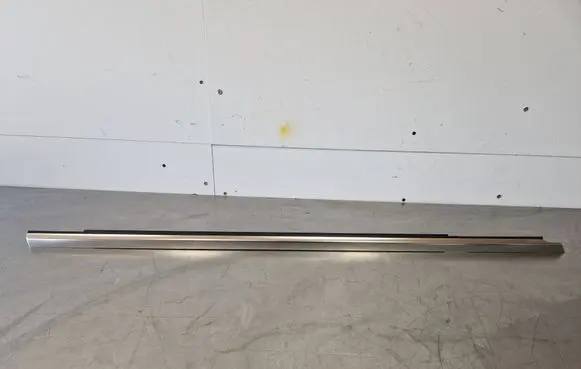 Mercedes-Benz GLC X253 C253 Front door glass trim molding A2537200224