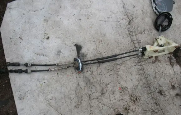Hyundai i20 (PB PBT) Gear shift cable linkage 