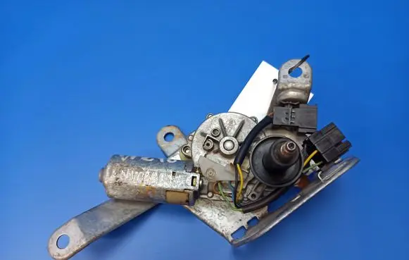 Mercedes-Benz E W210 Rear window wiper motor 2108201942 0390201533