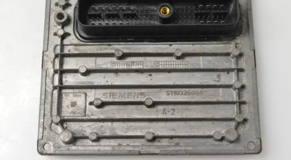 Ford Focus Engine control unit/module 4M5112A650HJ