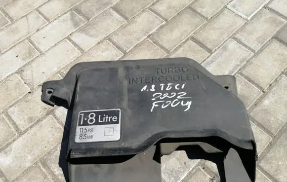 Ford Focus Engine cover (trim) XS406C646BH