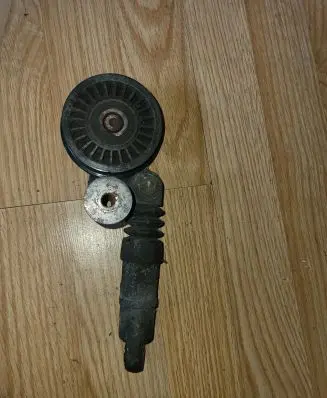Volkswagen PASSAT B5.5 Alternator belt tensioner 