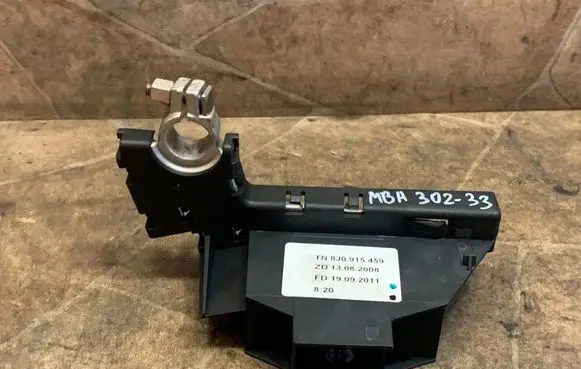 Audi A8 S8 D4 4H Battery relay fuse 8J0915459