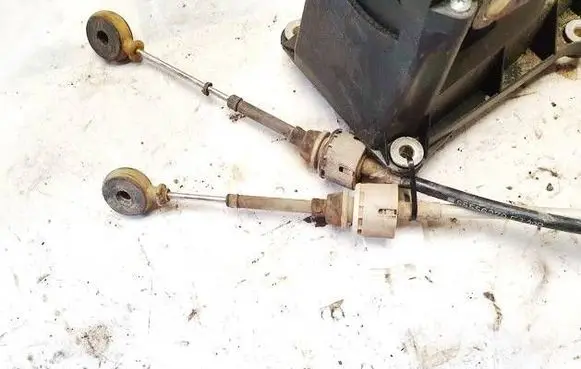 Opel Vectra C Gear shift cable linkage 55556279E
