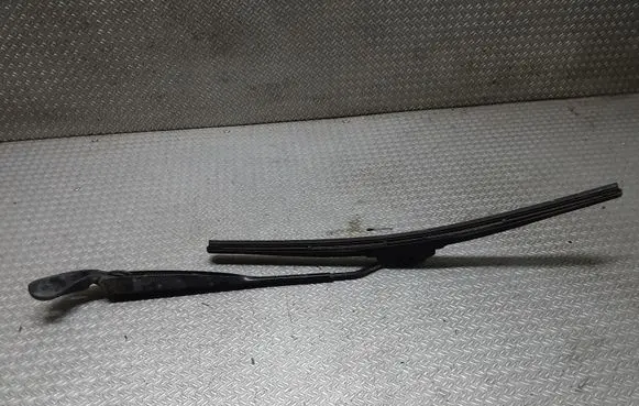 Front wiper blade arm