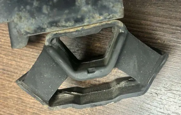 Engine mount bracket