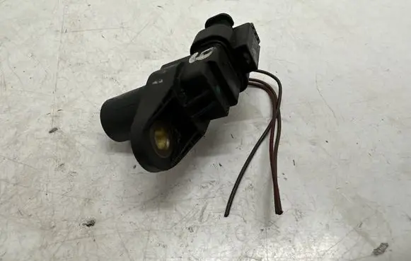 Mercedes-Benz E W211 Camshaft position sensor A0051531328