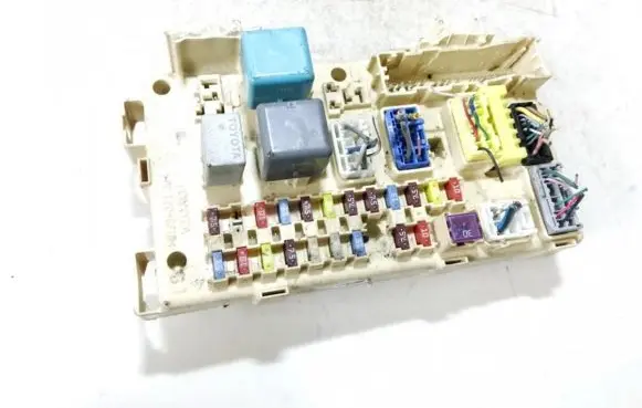 Toyota Corolla Verso AR10 Fuse box set
