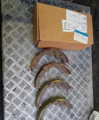 Jeep Cherokee Drum brake (rear) 04796310