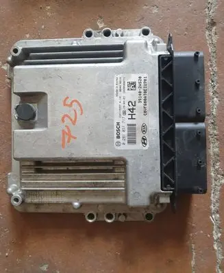 Hyundai i40 Engine control unit/module 0281031717 391402A520