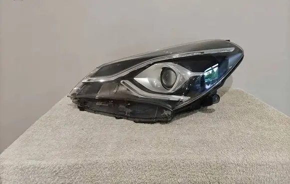 Toyota Yaris Headlight/headlamp