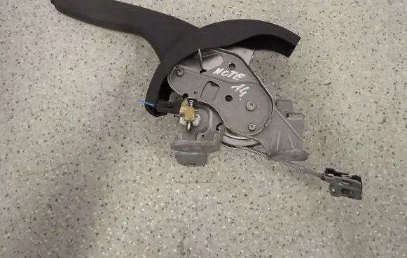 Nissan Note (E12) Hand brake release handle 