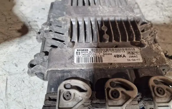 Ford Focus Engine control unit/module 6M5112A650YA