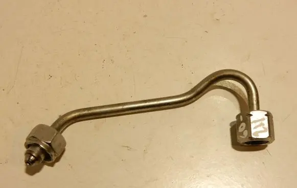 BMW X5 E70 Fuel injector supply line/pipe 60211