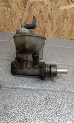 Volkswagen Golf III Master brake cylinder