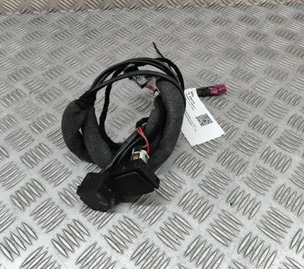 Mercedes-Benz GLS X167 USB socket connector A1678209500