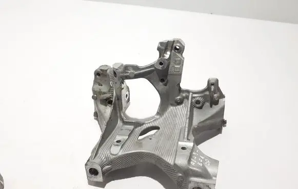 Audi A6 S6 C9 4L Engine mounting bracket 8B3399296