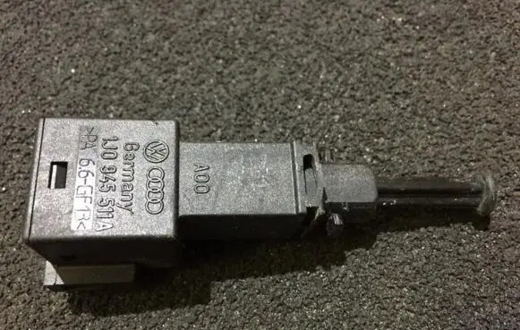 Seat Toledo II (1M) Brake pedal sensor switch 1j0945511a