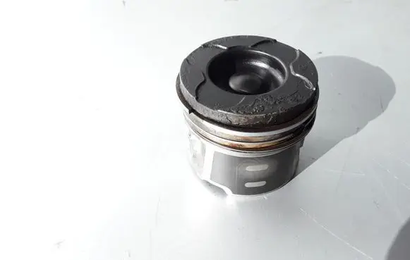 Volvo V50 Piston 