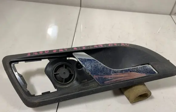 Skoda Octavia Mk2 (1Z) Front door interior handle 1Z0839248