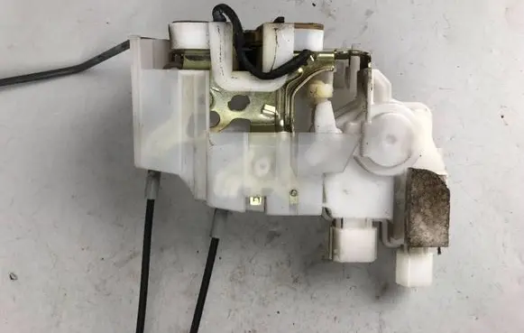 Subaru Legacy Front door lock