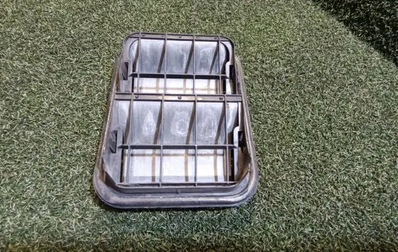Renault Kangoo II Quarter panel pressure vent 8200728288