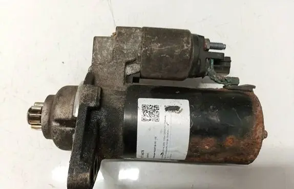 Volkswagen PASSAT B6 Starter motor 1005831211