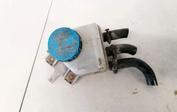 Nissan Almera Tino Brake fluid reservoir 